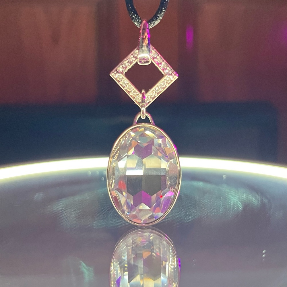 Elegant Silver Pendant Necklace